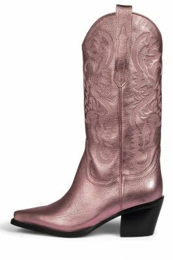 STRATEGY Boots DAGGET