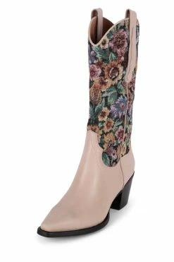 STRATEGY Boots DAGGET