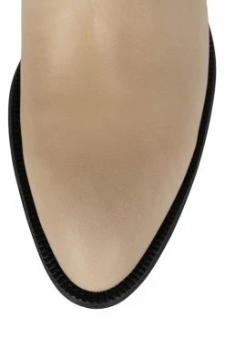 STRATEGY FLY-AWAY Social Butterfly