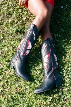 STRATEGY FLY-AWAY Social Butterfly