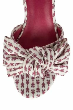 DV Trend: Y2K PICNIC