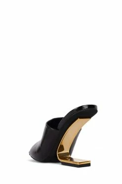 STRATEGY Center Of Attention PROTRACTOR