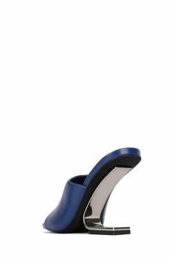 STRATEGY Center Of Attention PROTRACTOR