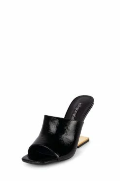 STRATEGY Center Of Attention PROTRACTOR