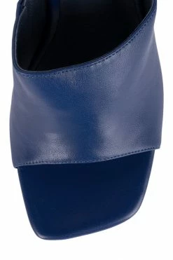 STRATEGY Center Of Attention PROTRACTOR