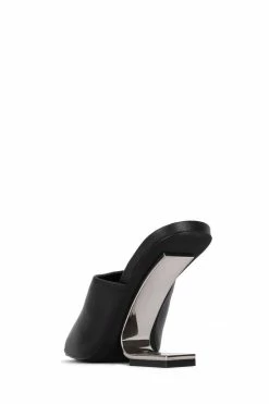 STRATEGY Center Of Attention PROTRACTOR