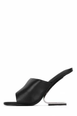 STRATEGY Center Of Attention PROTRACTOR