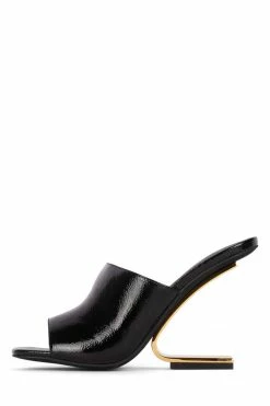 STRATEGY Center Of Attention PROTRACTOR