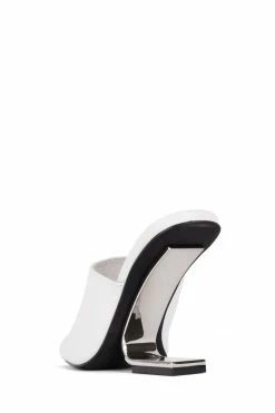 STRATEGY Center Of Attention PROTRACTOR