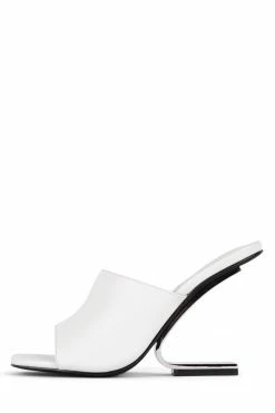 STRATEGY Center Of Attention PROTRACTOR